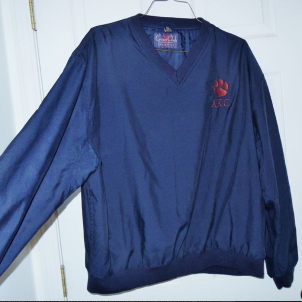 XL American Kennel Club pullover v-neck